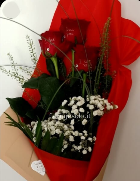 3 rose rosse