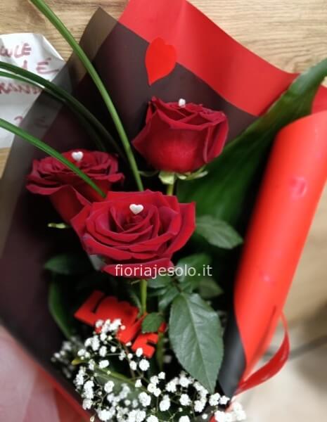 3 rose rosse